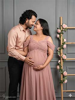 Best Pregnancy Photoshoot AI Prompt Generator for Indian Couple