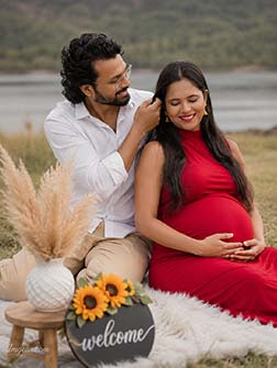 Pregnancy photoshoot AI prompt,