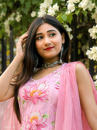 Best Prompt For Traditional Look For Girl ChatGPT