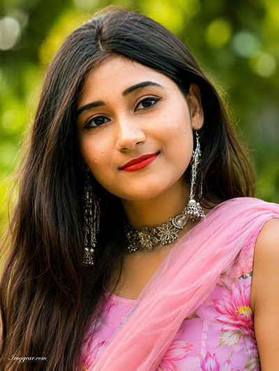 Best Prompt For Traditional Look For Girl ChatGPT