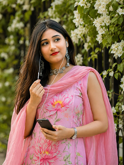 Best Prompt For Traditional Look For Girl ChatGPT