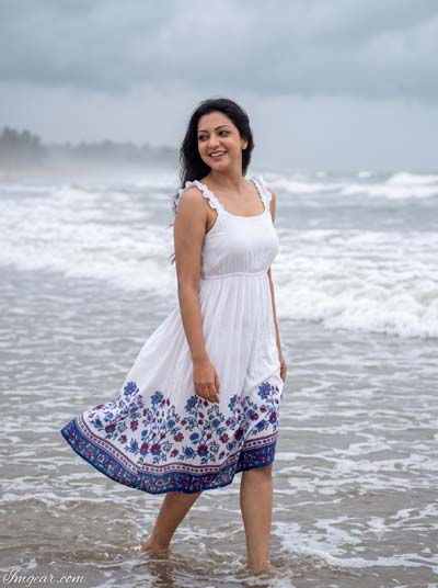 Cinematic Beach Photo Prompt Girl