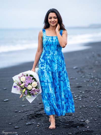 Cinematic Beach Photo Prompt Girl