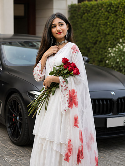 Gemini Girl Supercar AI Photo Prompt