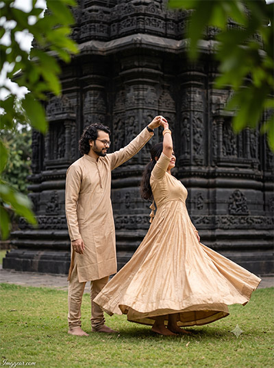 ChatGPT candid couple photo prompt