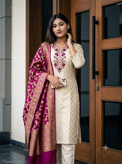 Girls In Kurti AI Prompts