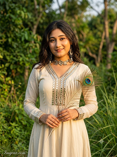 Girls In Kurti AI Prompts