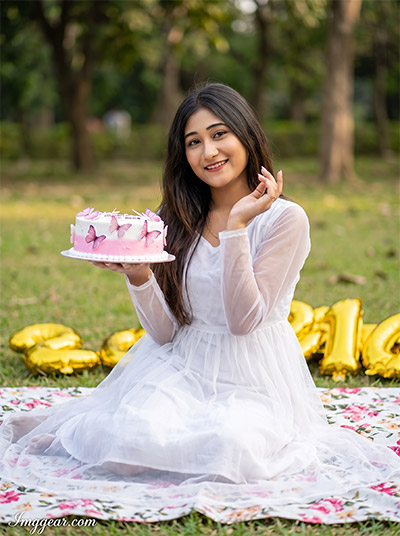 happy birthday AI prompt for girl in English
