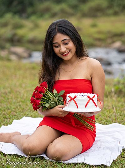 happy birthday AI prompt for girl in English