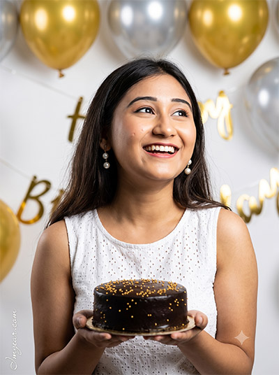 happy birthday AI prompt for girl in English